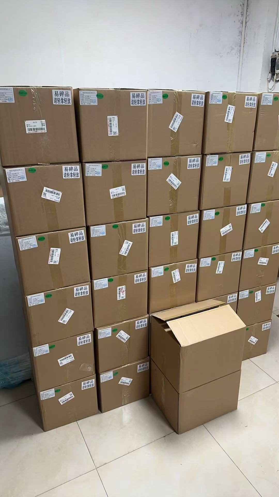 20.000 telas LCD de 3,5 polegadas entregues a um cliente de Cingapura dentro do prazo.